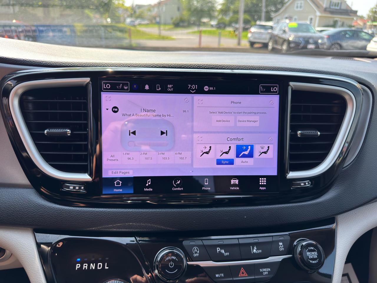 Chrysler Pacifica Touring L FWD 2023