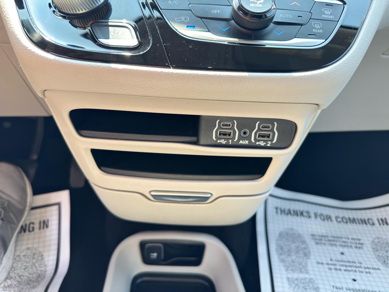 Chrysler Pacifica Touring L FWD 2023