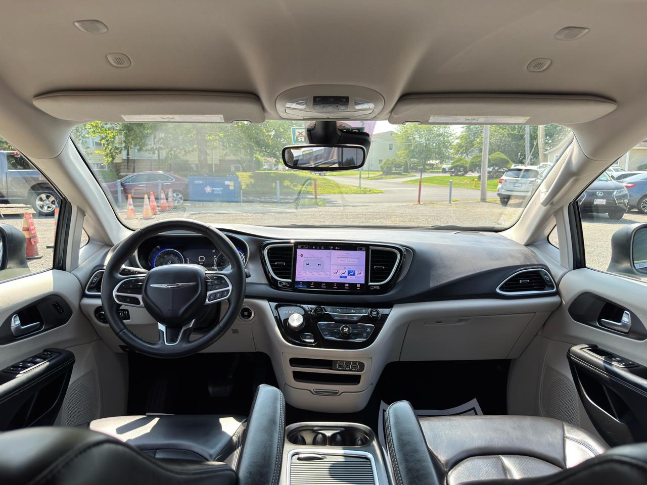 Chrysler Pacifica Touring L FWD 2023