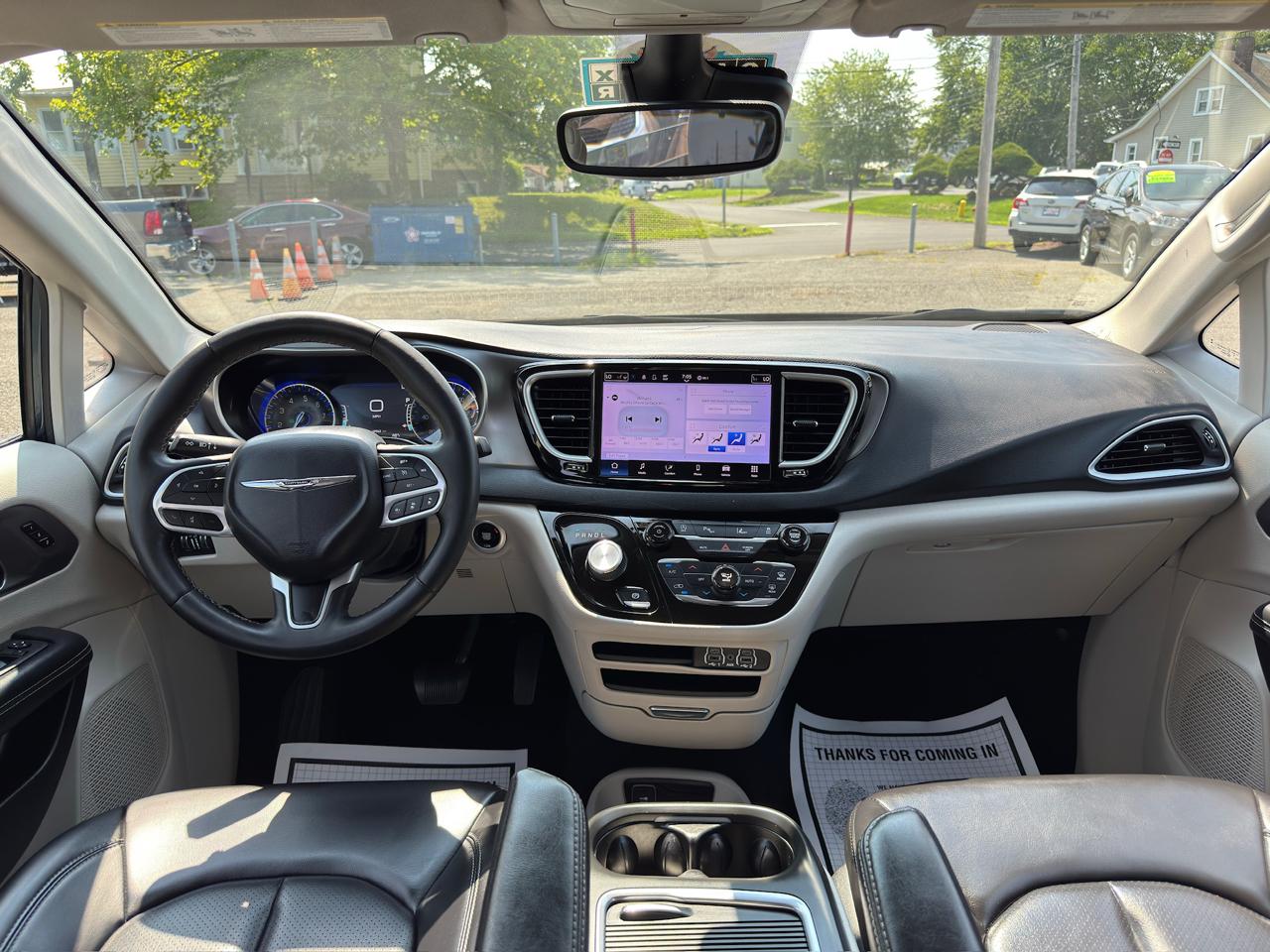 Chrysler Pacifica Touring L FWD 2023