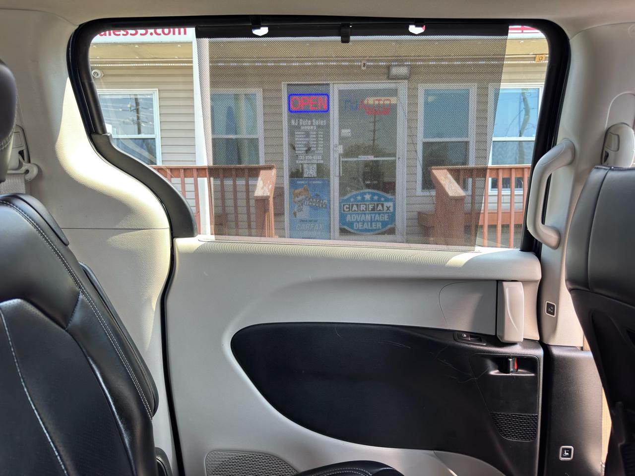 Chrysler Pacifica Touring L FWD 2023