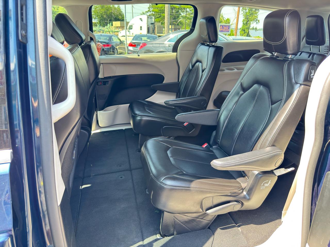 Chrysler Pacifica Touring L FWD 2023