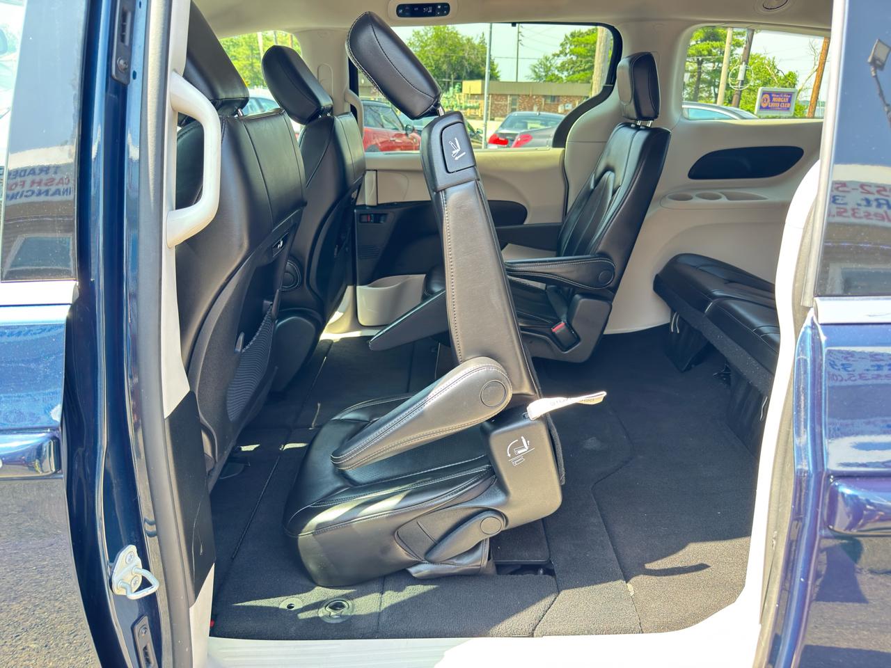 Chrysler Pacifica Touring L FWD 2023