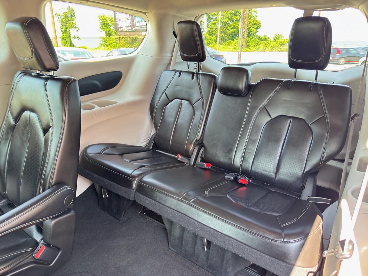 Chrysler Pacifica Touring L FWD 2023