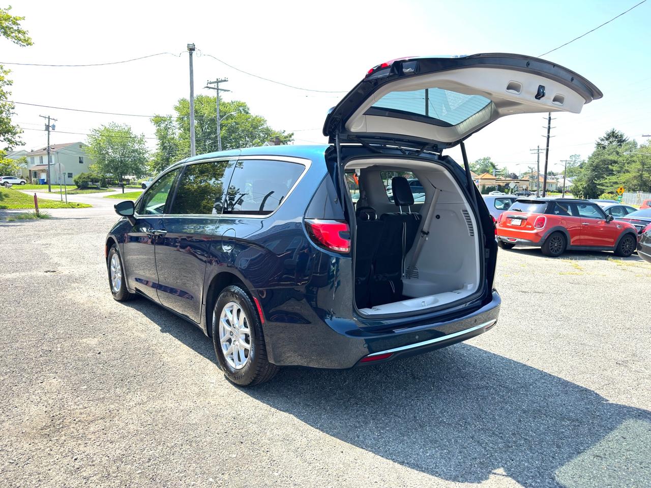 Chrysler Pacifica Touring L FWD 2023