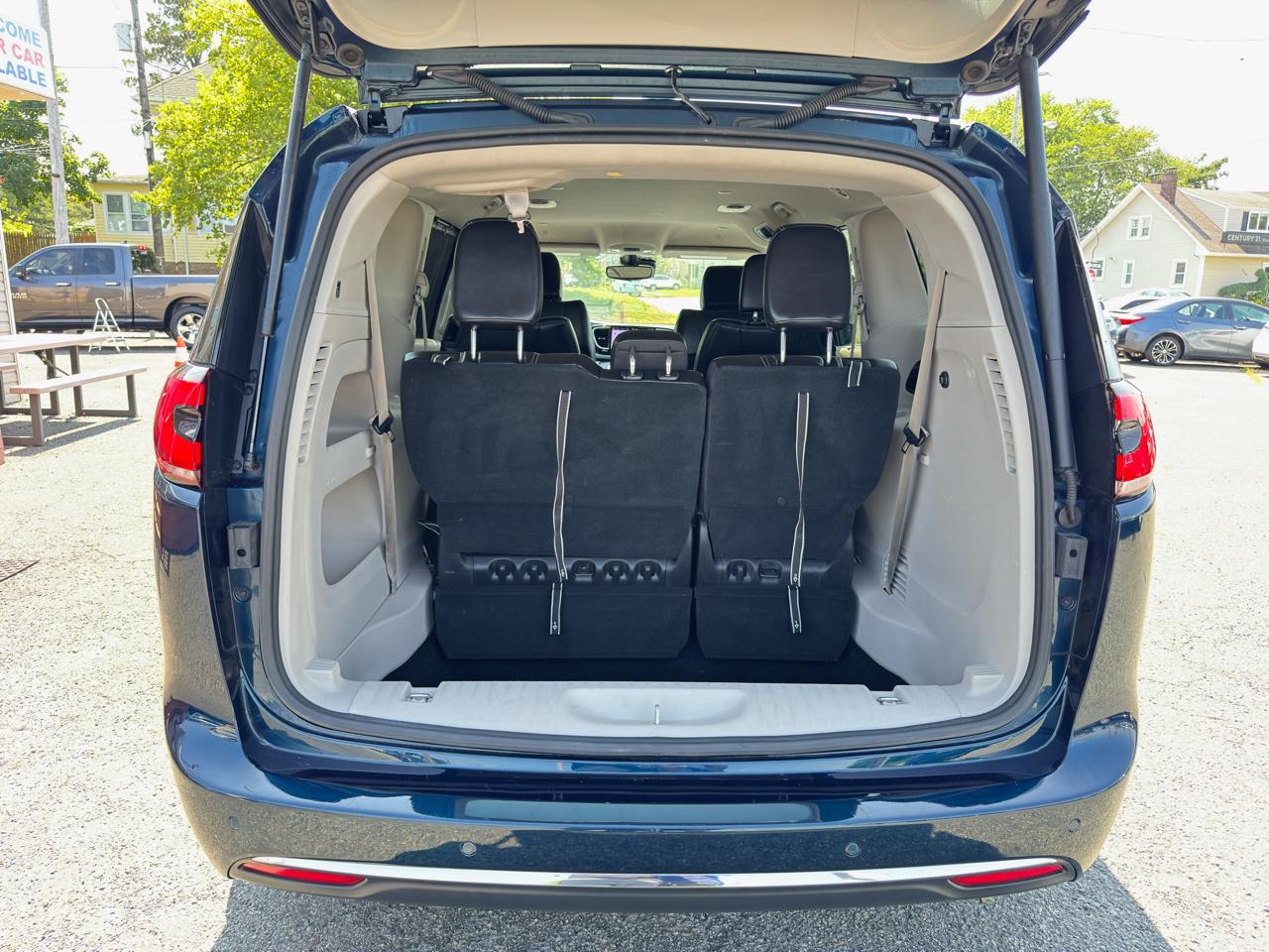 Chrysler Pacifica Touring L FWD 2023
