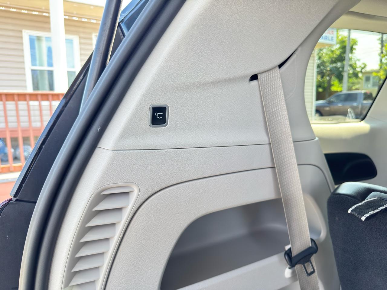 Chrysler Pacifica Touring L FWD 2023