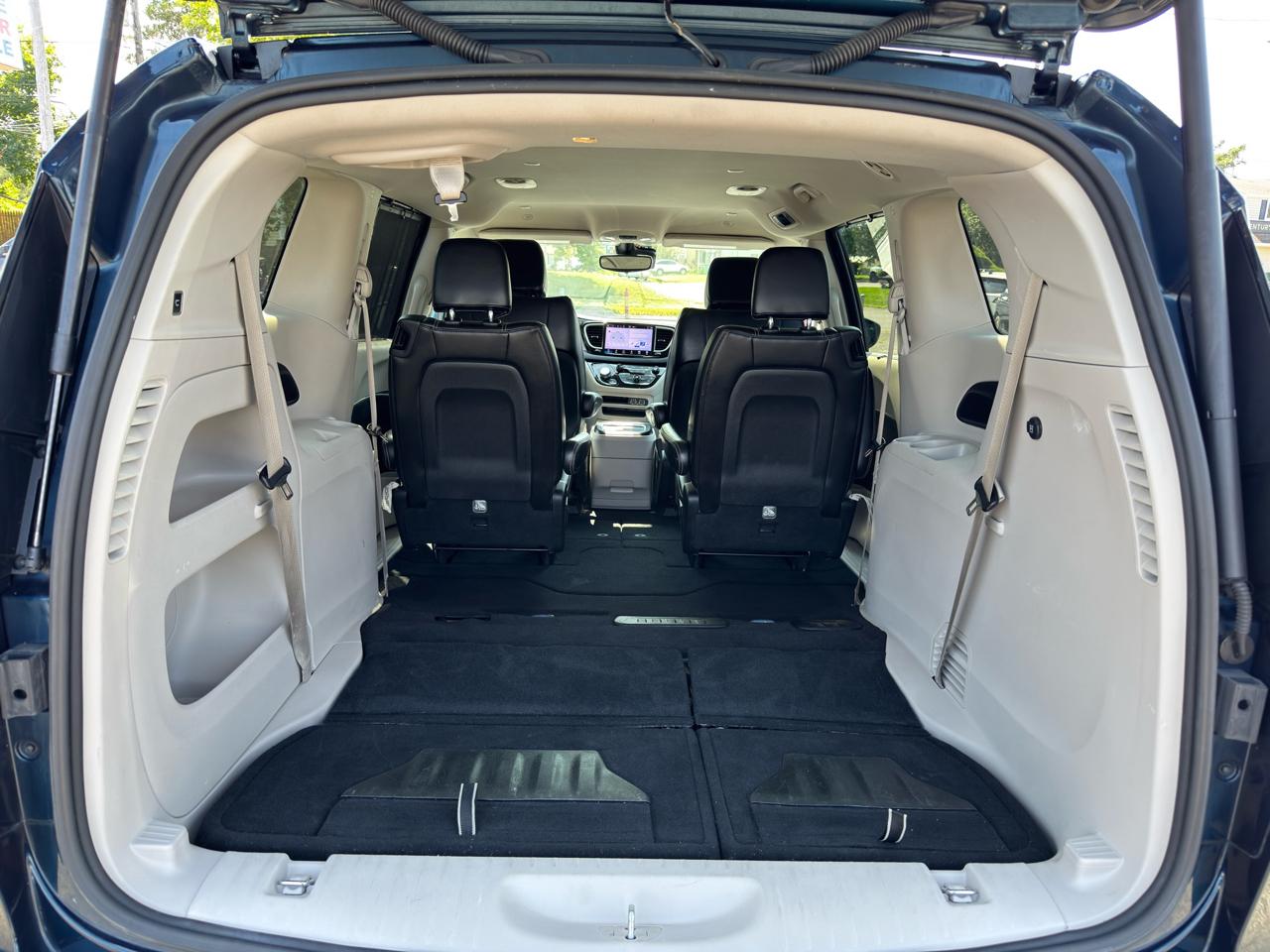 Chrysler Pacifica Touring L FWD 2023