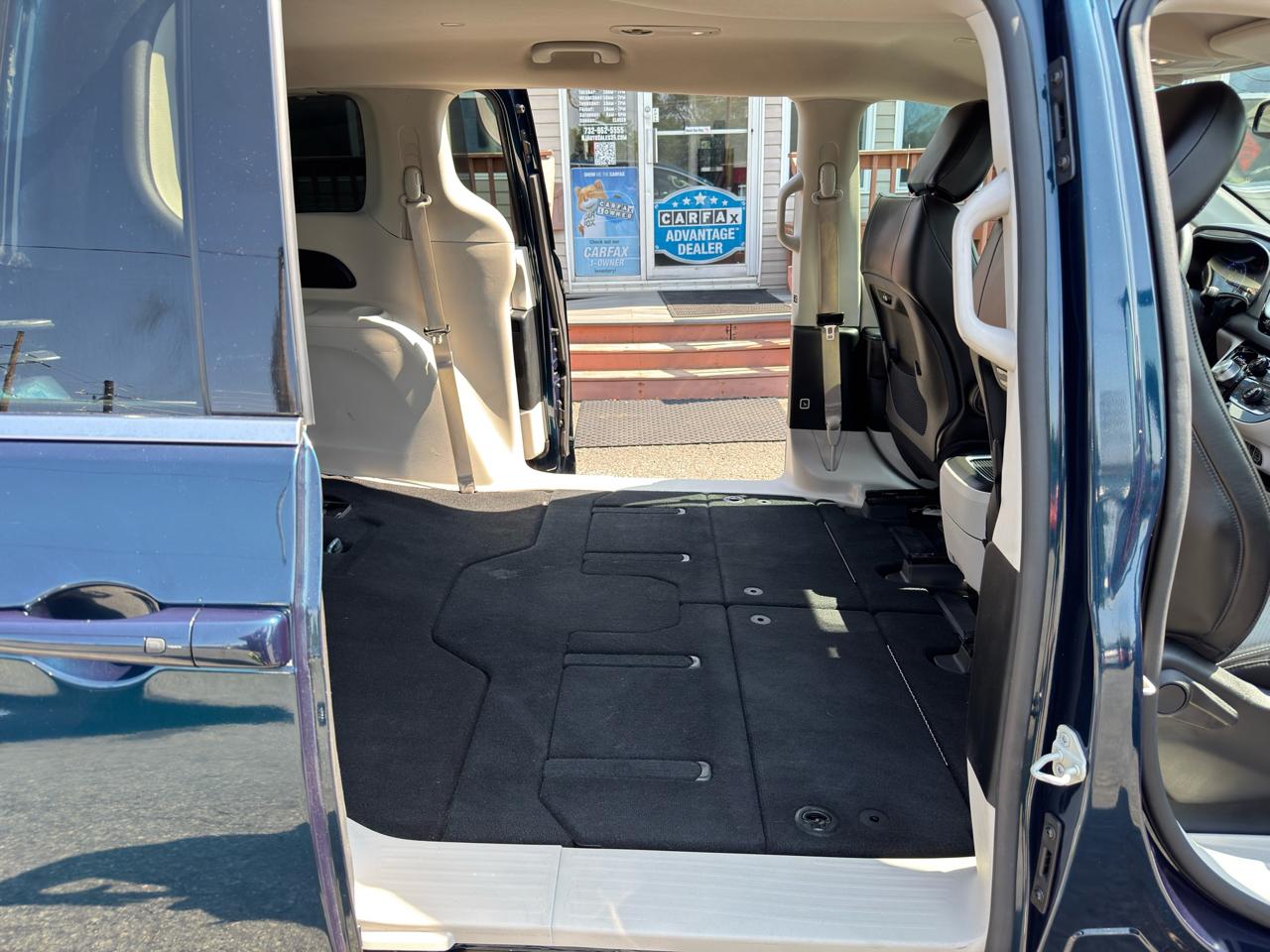 Chrysler Pacifica Touring L FWD 2023