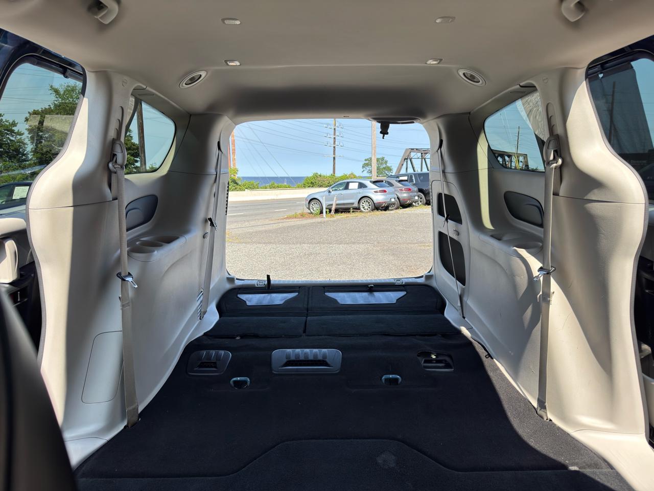 Chrysler Pacifica Touring L FWD 2023