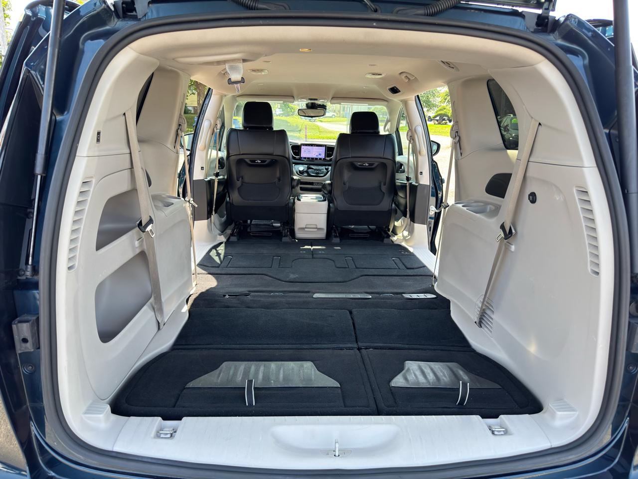 Chrysler Pacifica Touring L FWD 2023