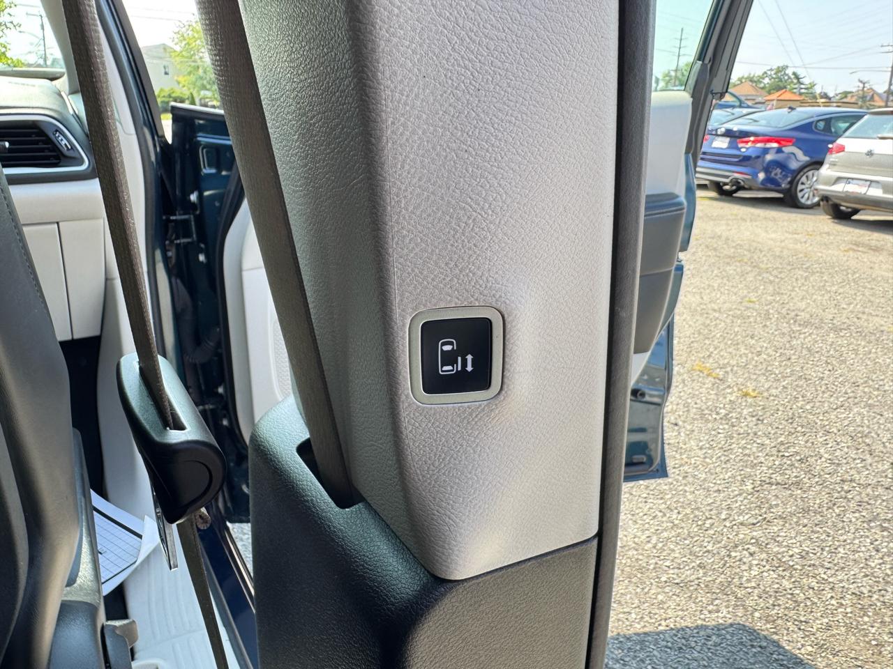 Chrysler Pacifica Touring L FWD 2023