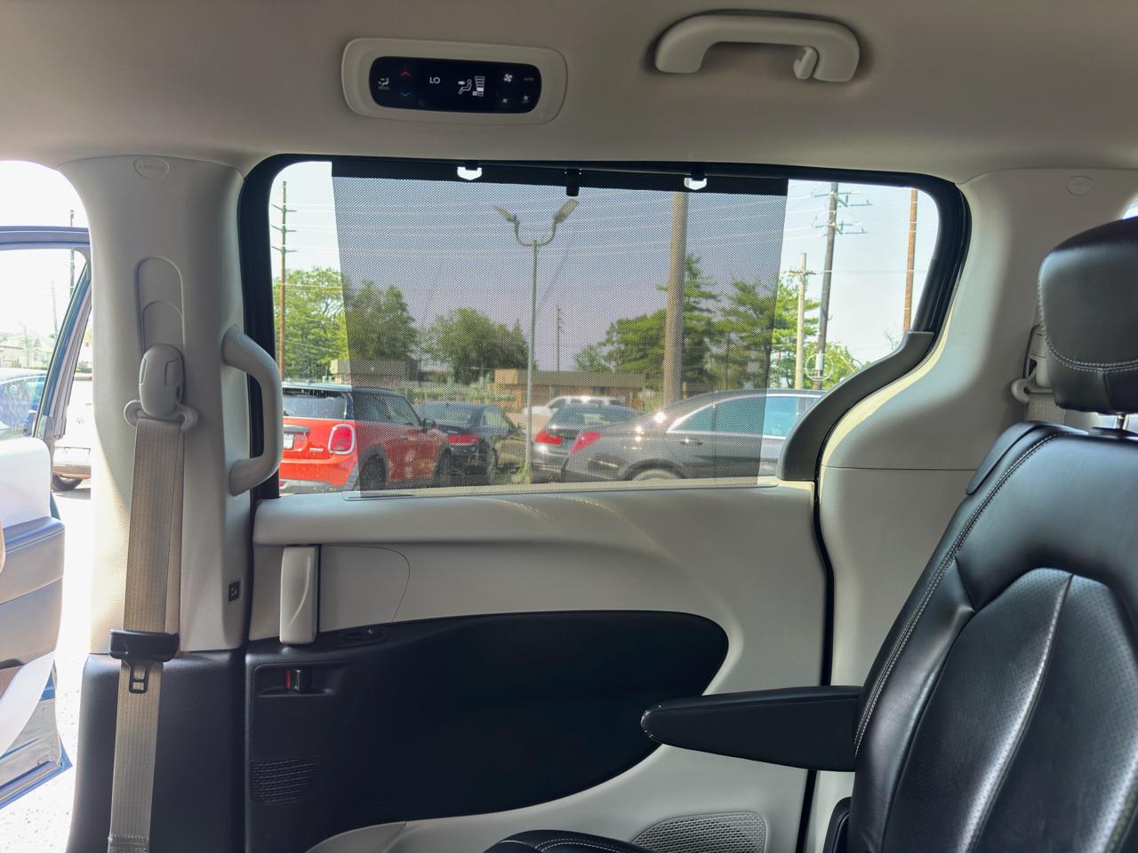 Chrysler Pacifica Touring L FWD 2023