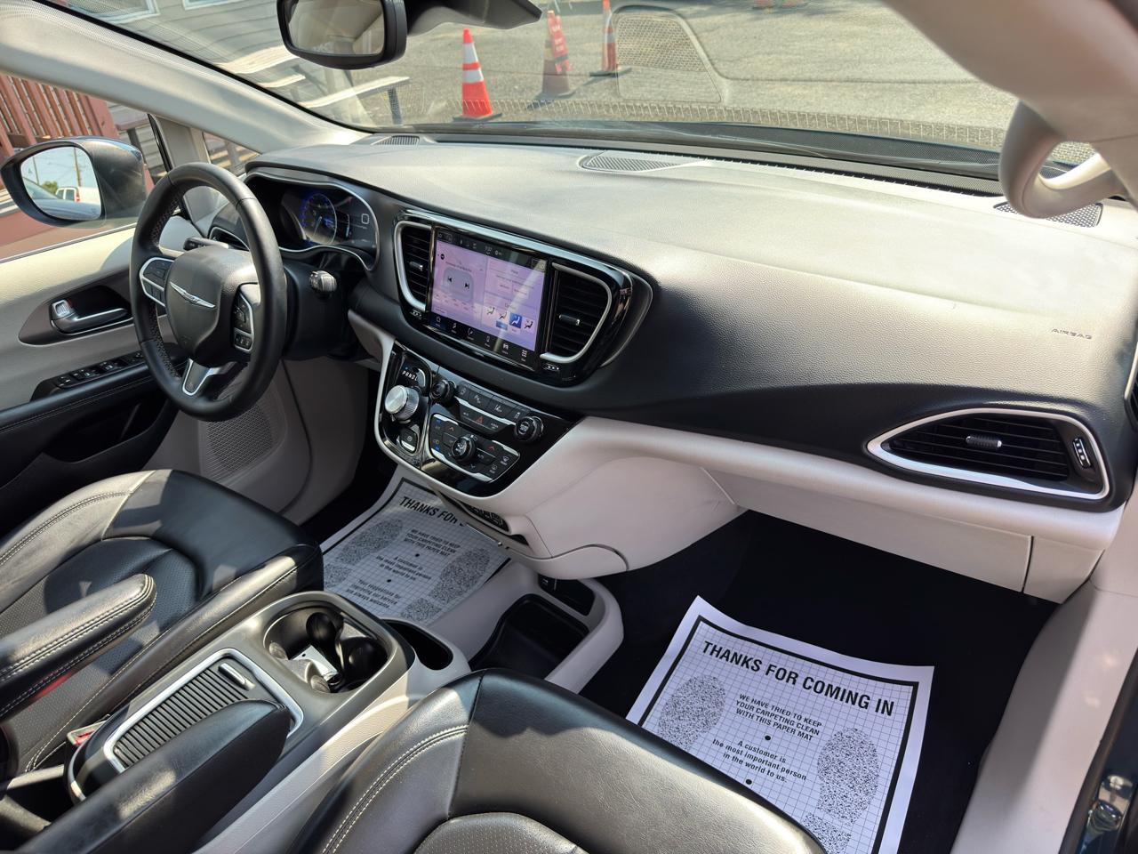 Chrysler Pacifica Touring L FWD 2023