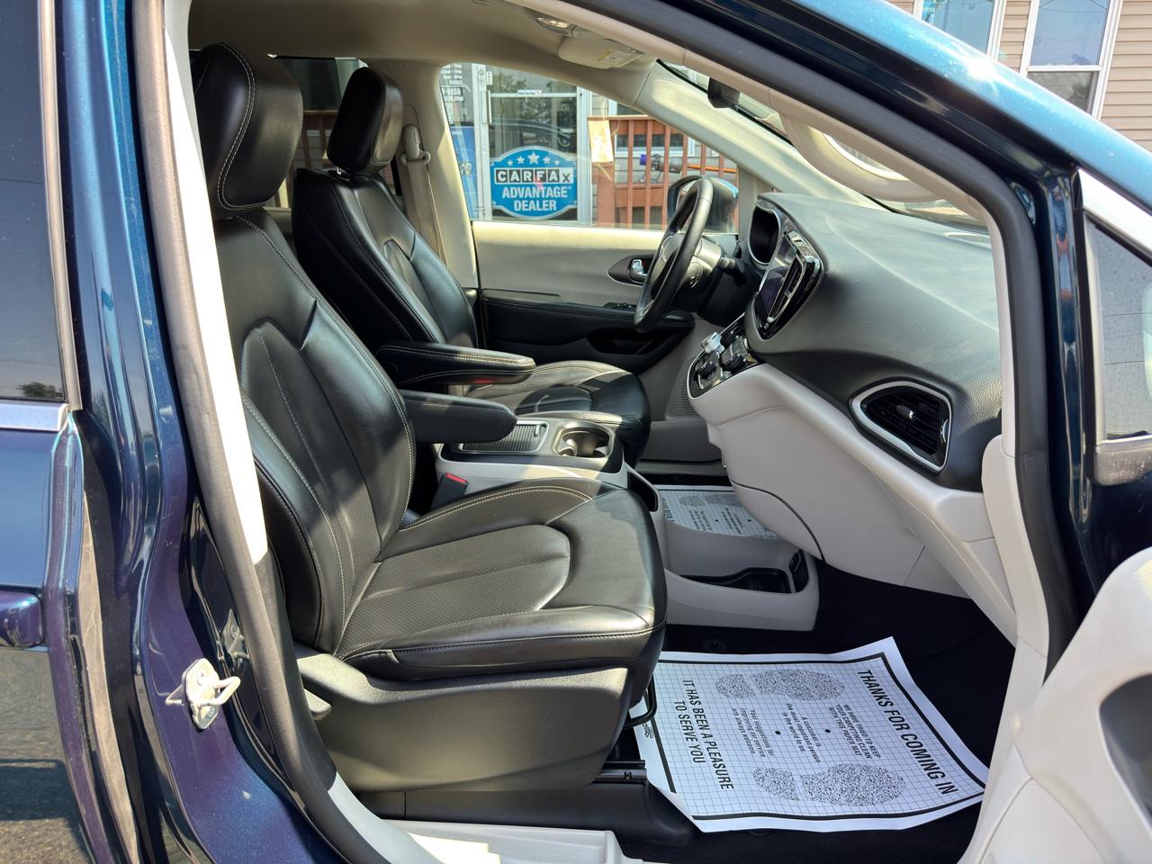 Chrysler Pacifica Touring L FWD 2023