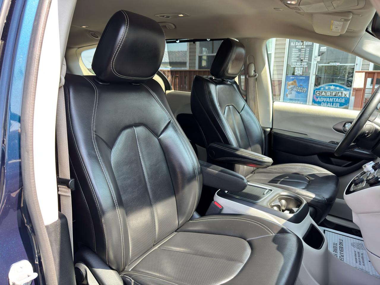 Chrysler Pacifica Touring L FWD 2023