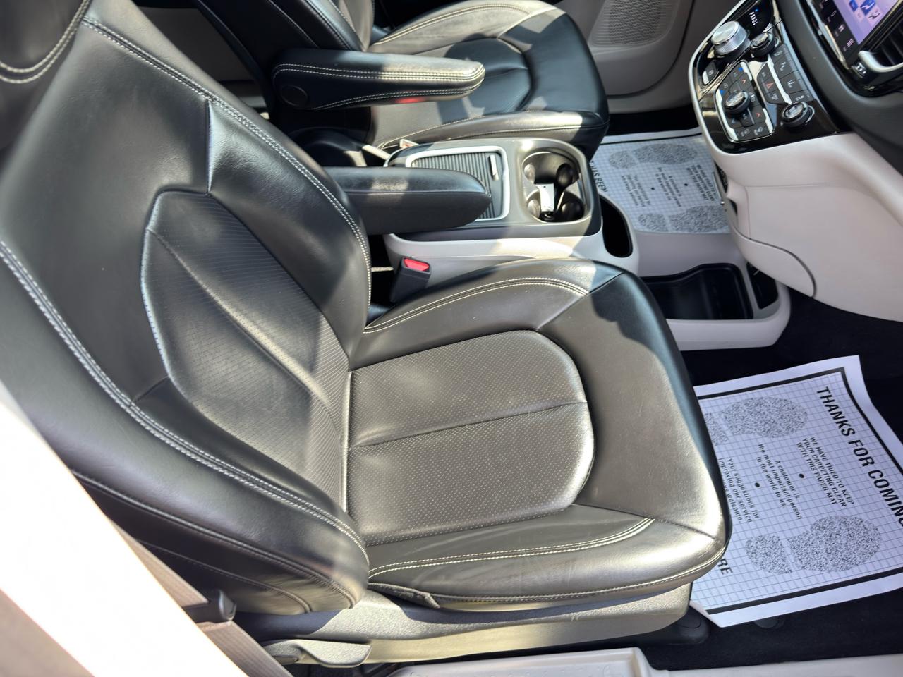 Chrysler Pacifica Touring L FWD 2023
