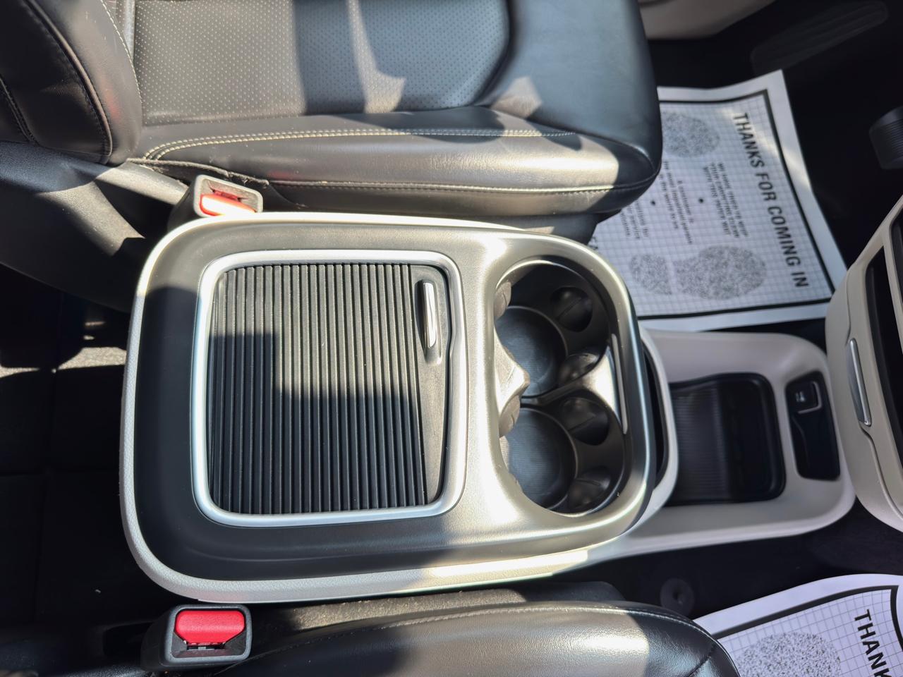 Chrysler Pacifica Touring L FWD 2023