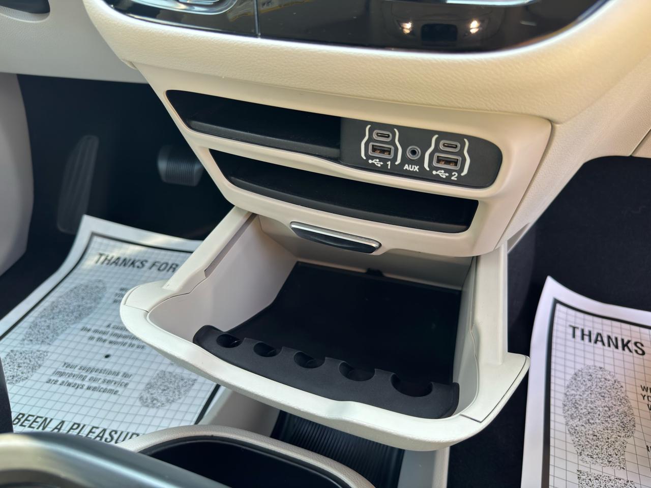 Chrysler Pacifica Touring L FWD 2023