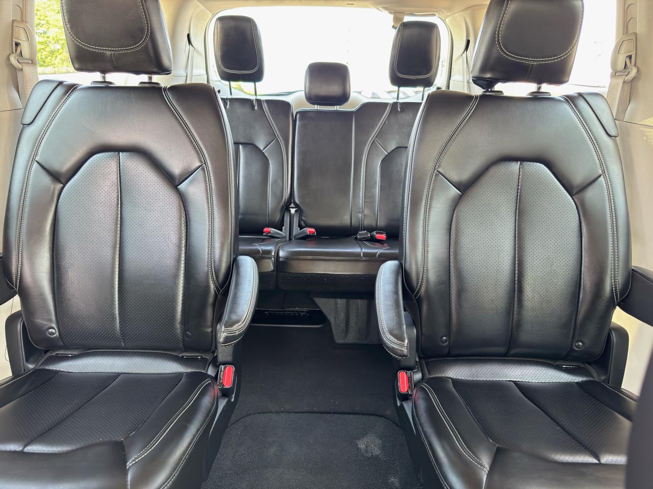 Chrysler Pacifica Touring L FWD 2023