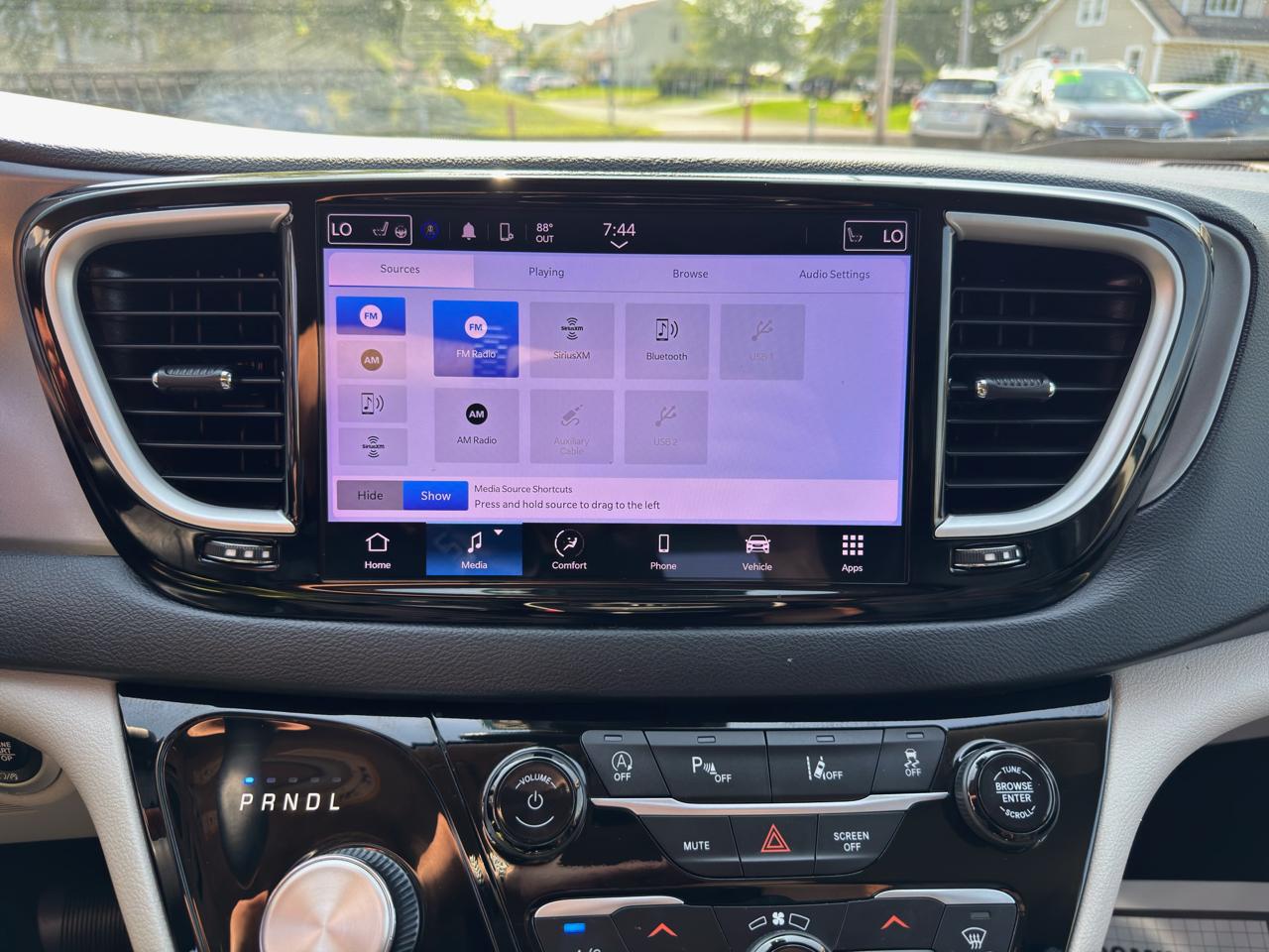 Chrysler Pacifica Touring L FWD 2023