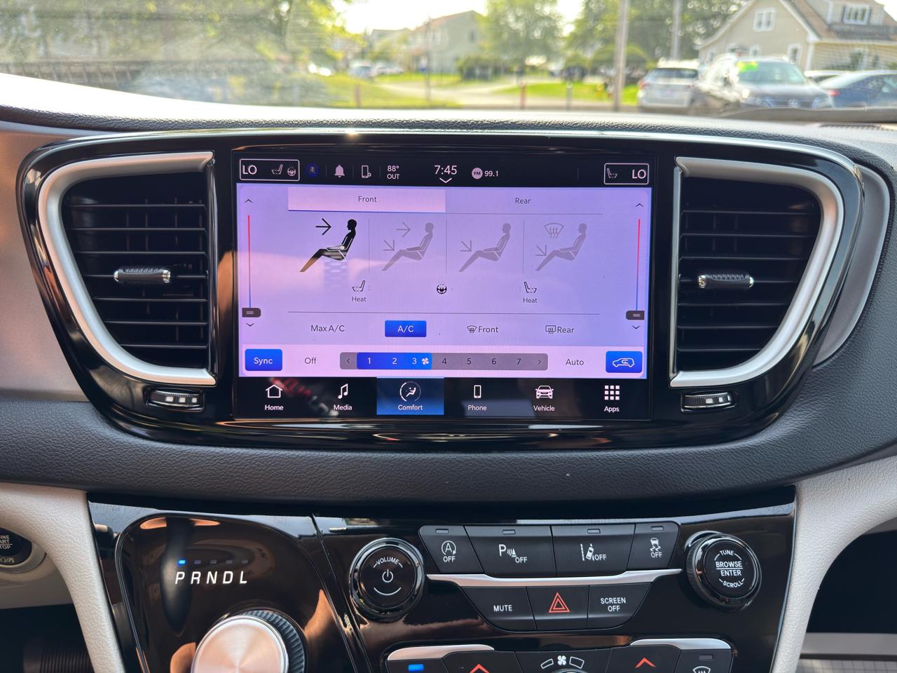 Chrysler Pacifica Touring L FWD 2023