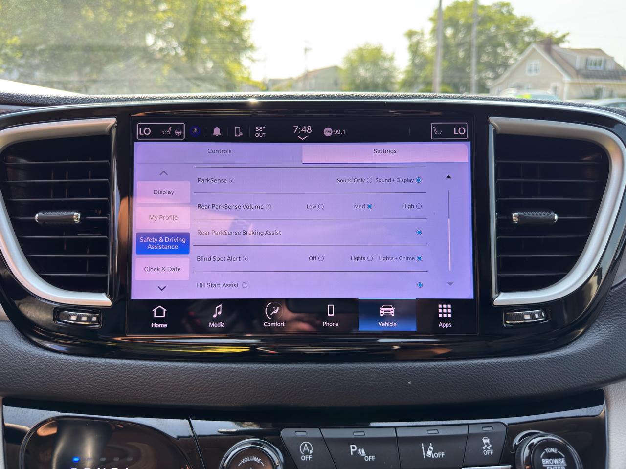 Chrysler Pacifica Touring L FWD 2023