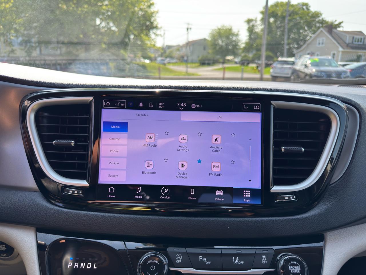 Chrysler Pacifica Touring L FWD 2023