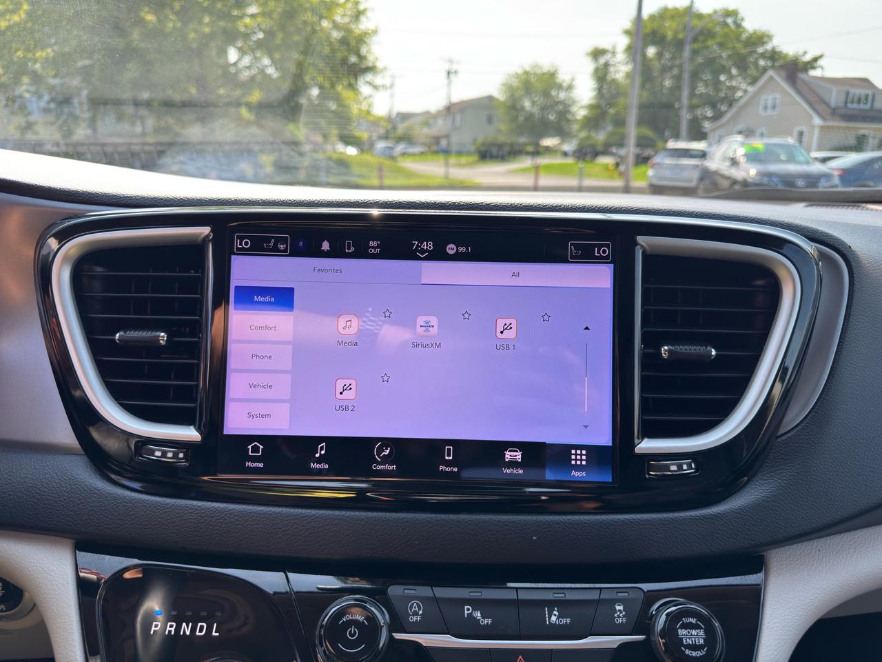 Chrysler Pacifica Touring L FWD 2023