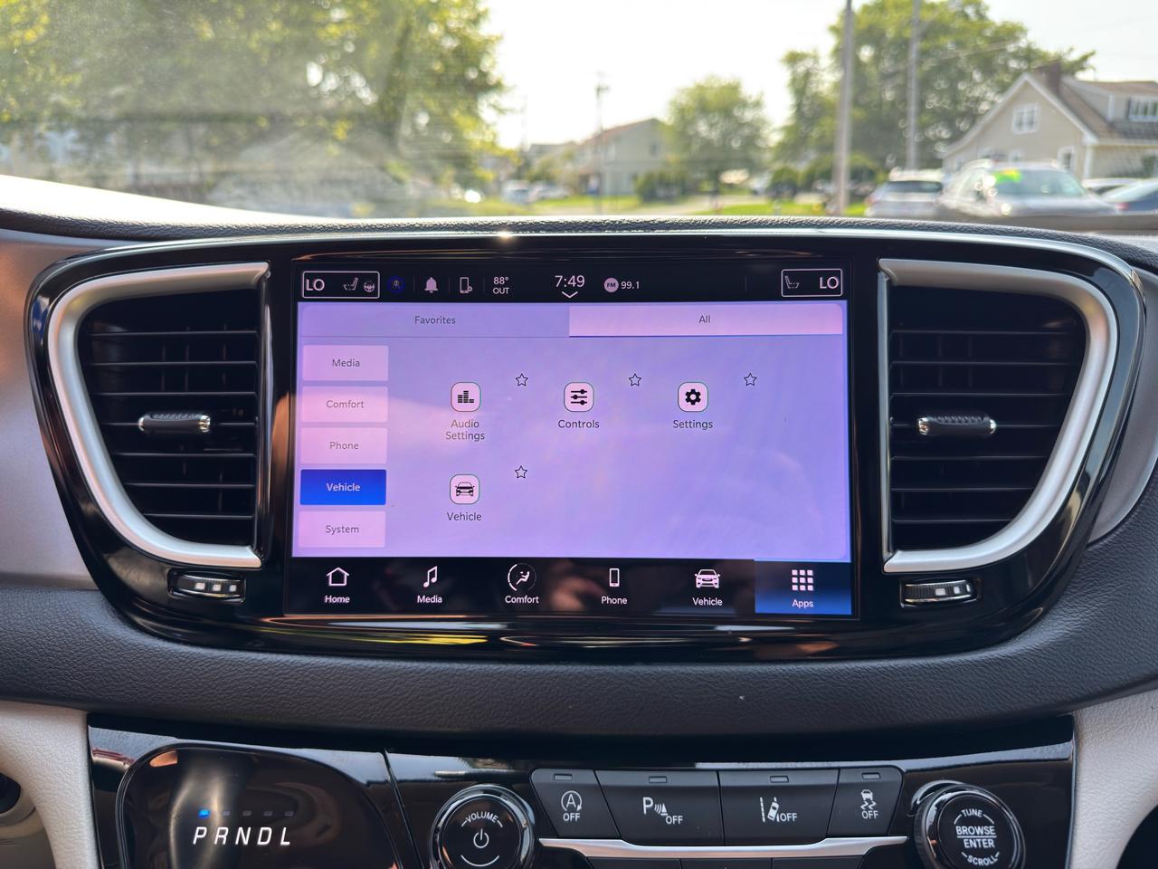 Chrysler Pacifica Touring L FWD 2023