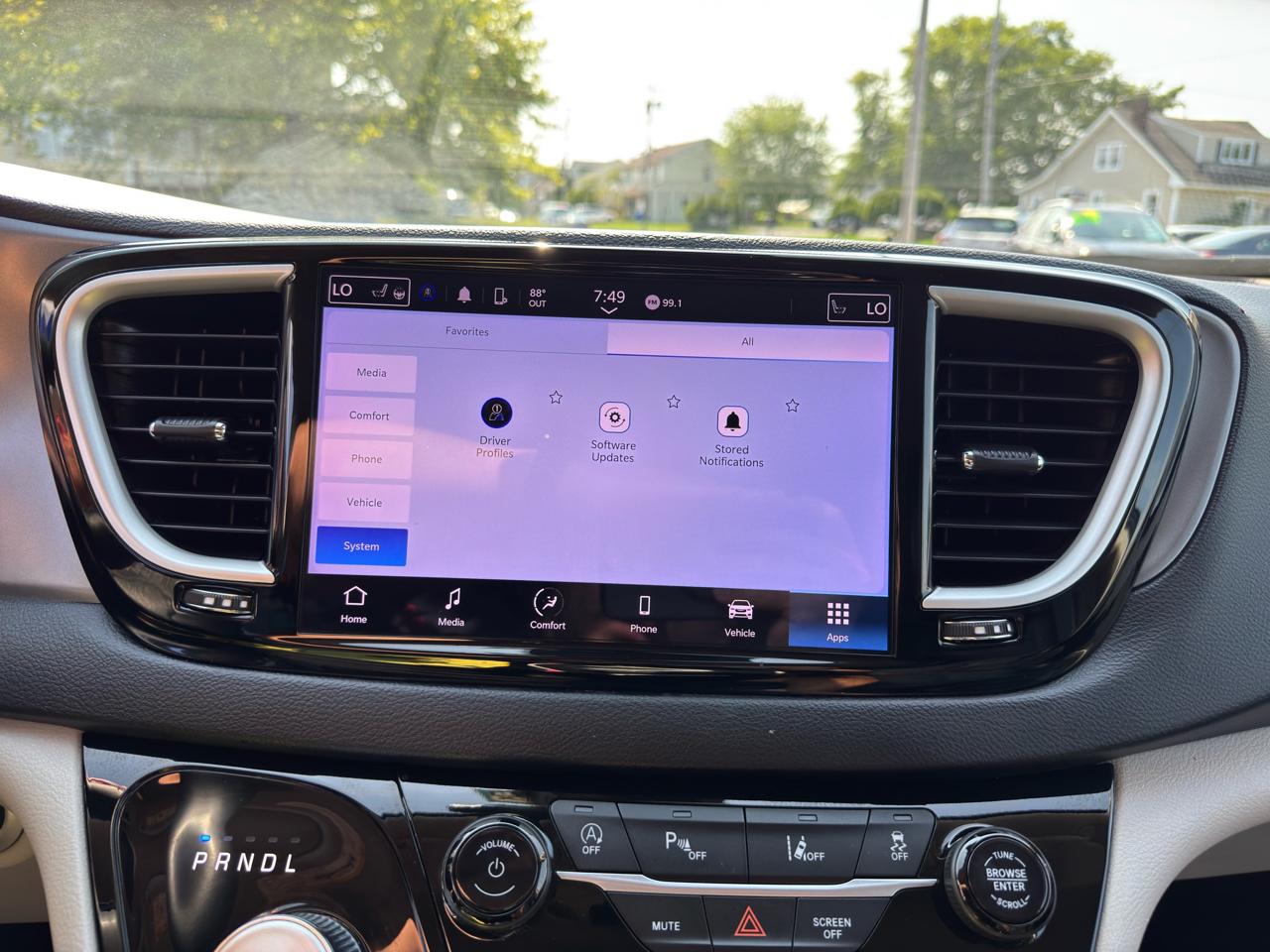 Chrysler Pacifica Touring L FWD 2023