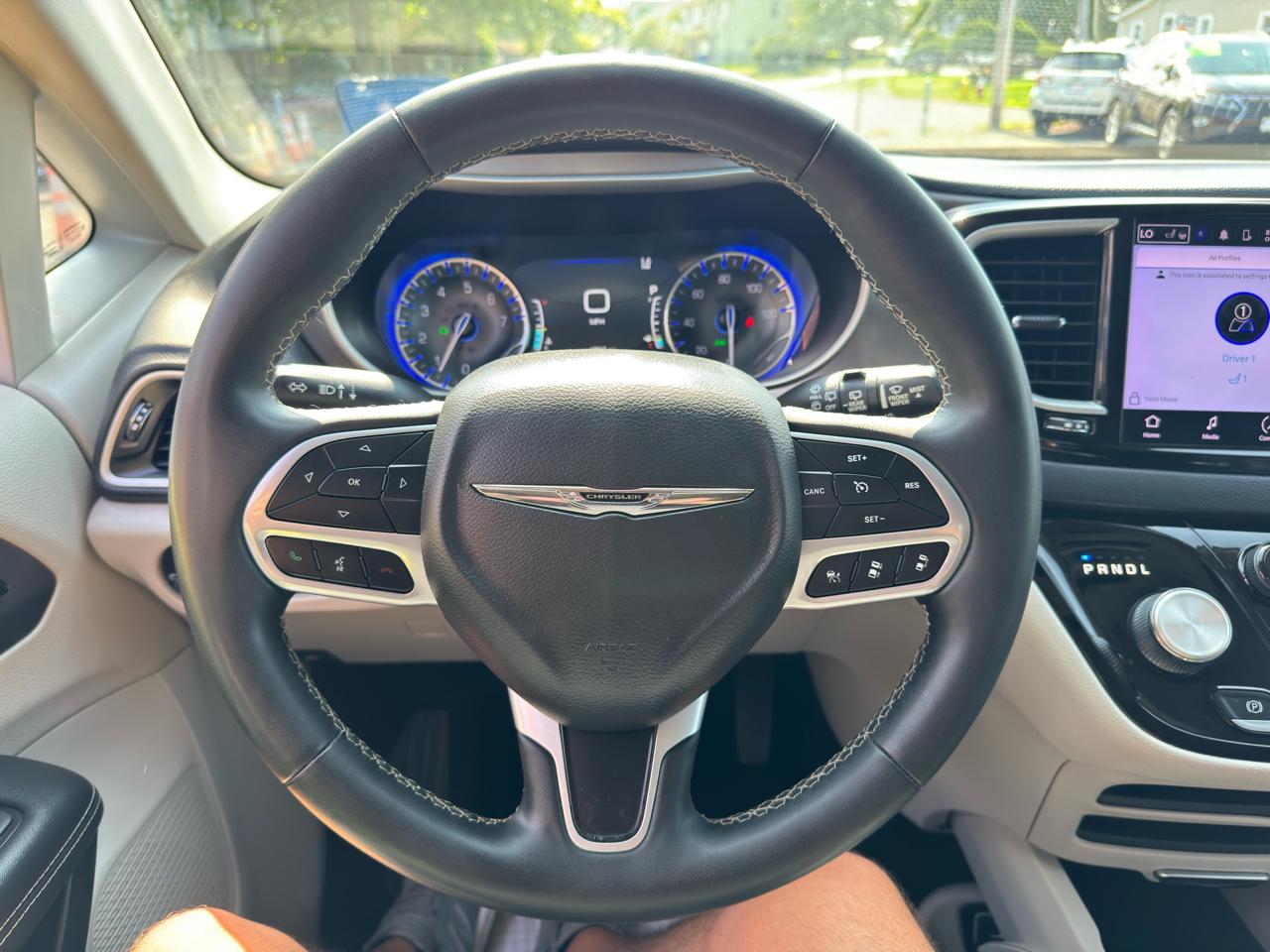 Chrysler Pacifica Touring L FWD 2023