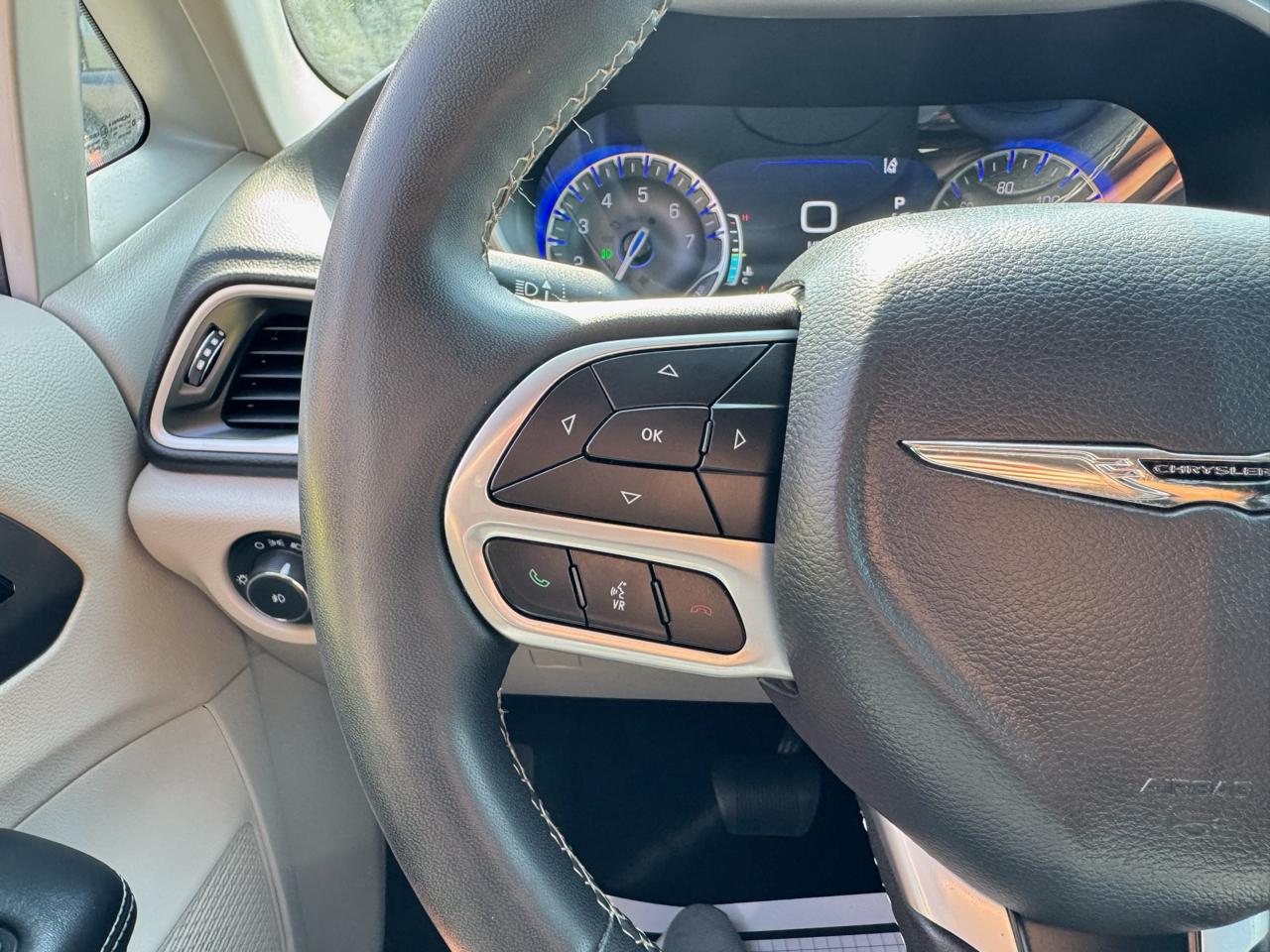 Chrysler Pacifica Touring L FWD 2023