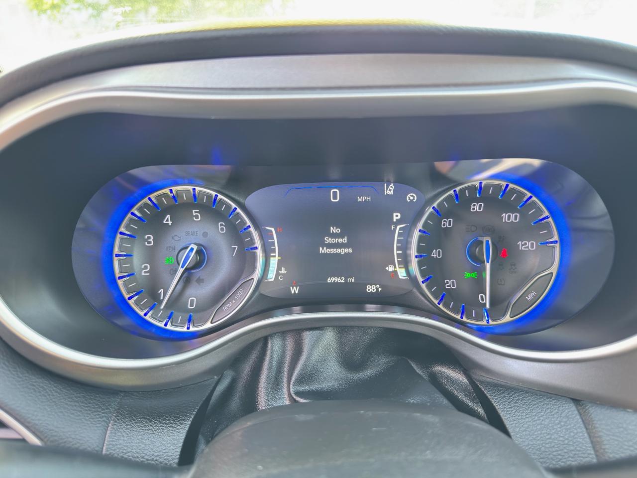 Chrysler Pacifica Touring L FWD 2023