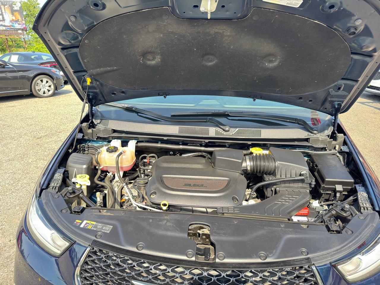 Chrysler Pacifica Touring L FWD 2023