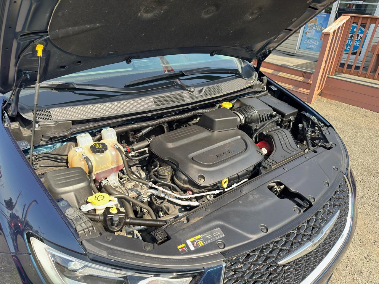 Chrysler Pacifica Touring L FWD 2023