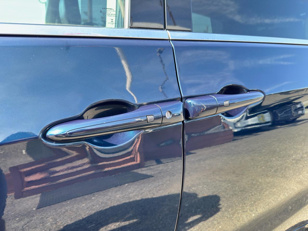 Chrysler Pacifica Touring L FWD 2023