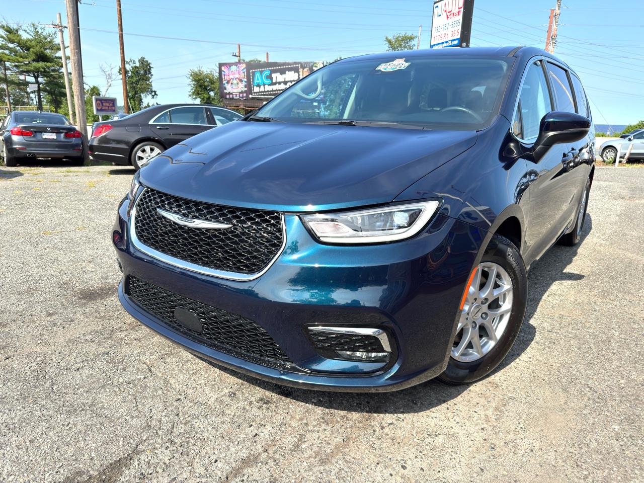 Chrysler Pacifica Touring L FWD 2023