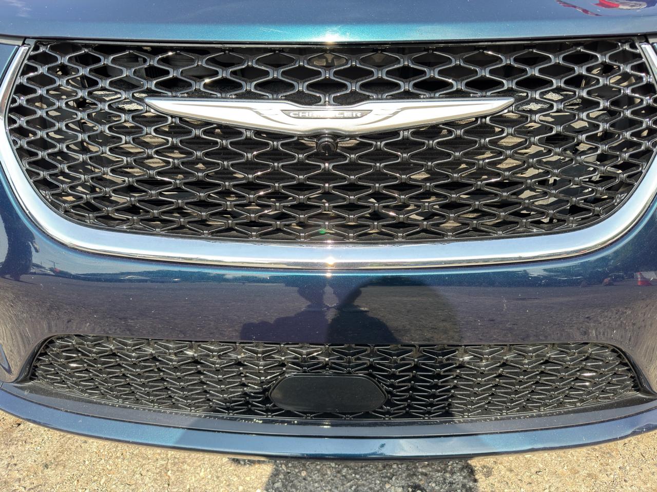 Chrysler Pacifica Touring L FWD 2023