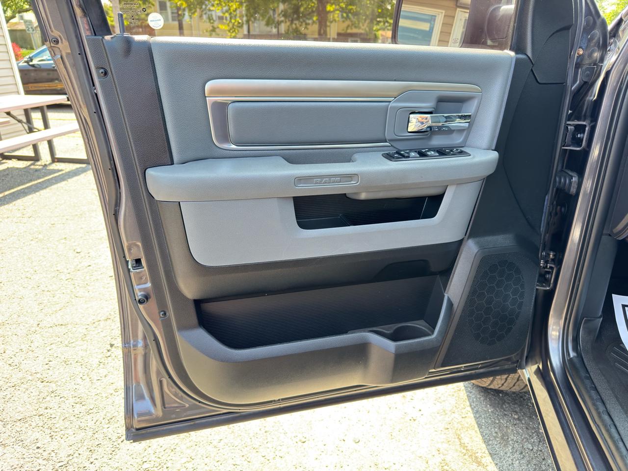 RAM 1500 Big Horn 4x4 Quad Cab 6'4" Box 2017