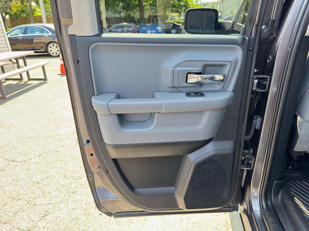 RAM 1500 Big Horn 4x4 Quad Cab 6'4" Box 2017