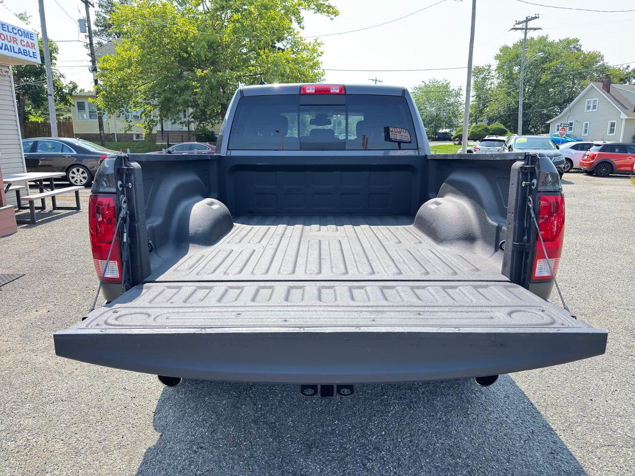 RAM 1500 Big Horn 4x4 Quad Cab 6'4" Box 2017
