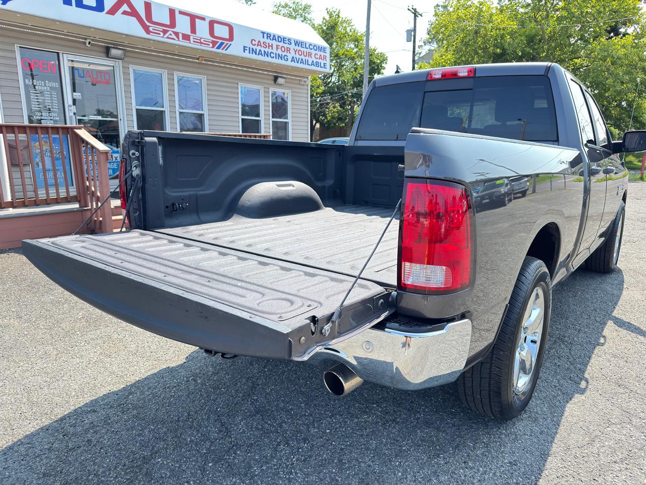 RAM 1500 Big Horn 4x4 Quad Cab 6'4" Box 2017