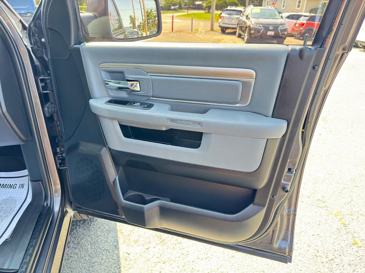RAM 1500 Big Horn 4x4 Quad Cab 6'4" Box 2017