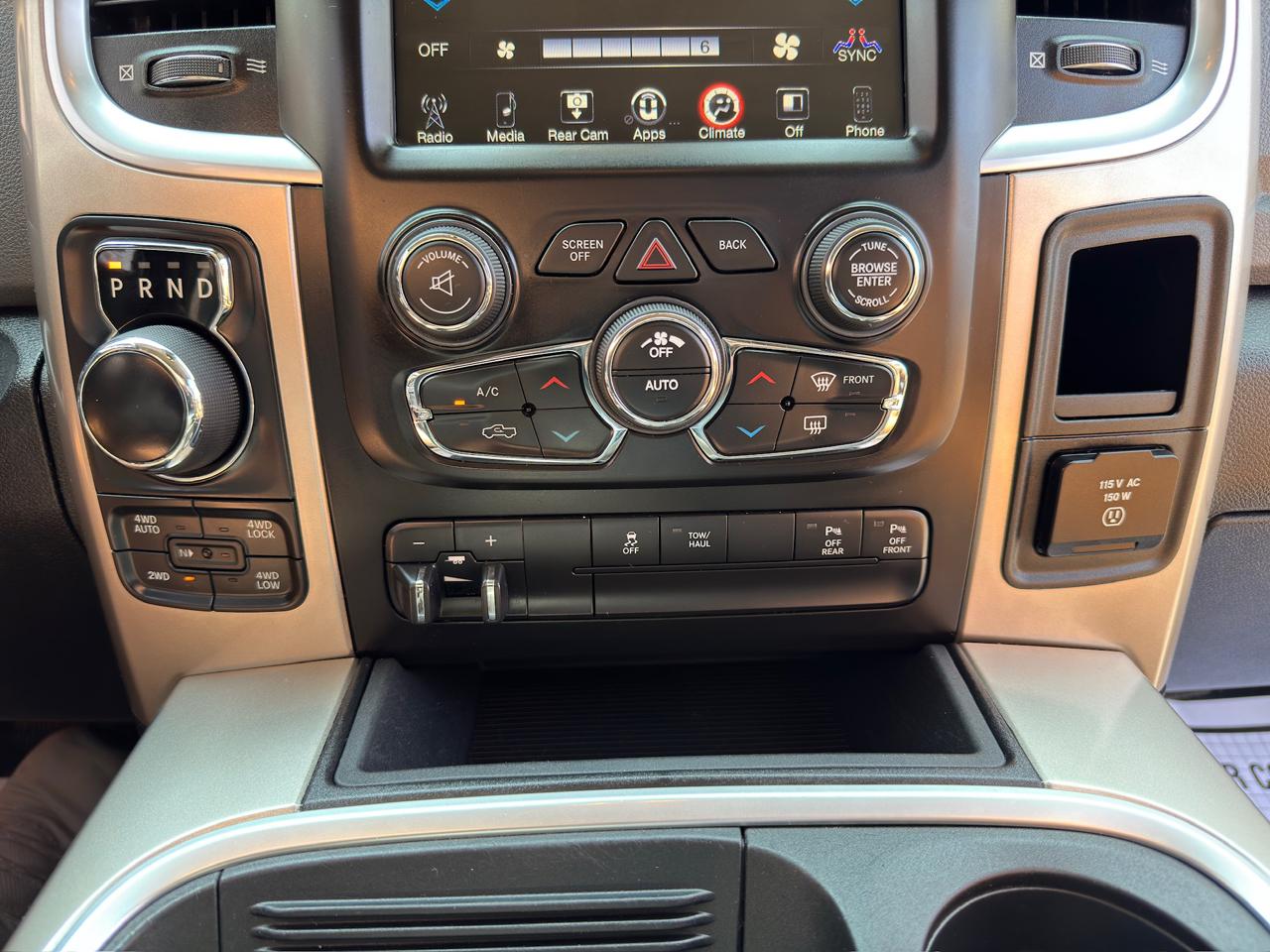 RAM 1500 Big Horn 4x4 Quad Cab 6'4" Box 2017