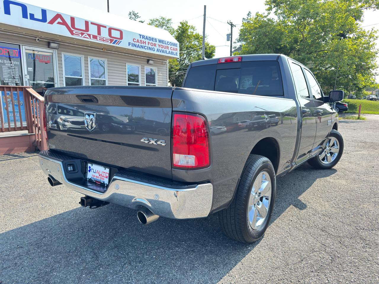 RAM 1500 Big Horn 4x4 Quad Cab 6'4" Box 2017