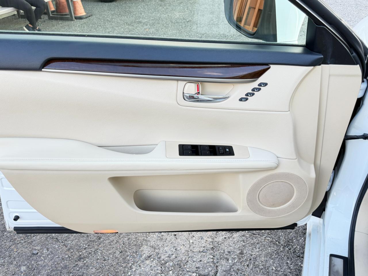 Lexus ES 350 4dr Sdn 2015