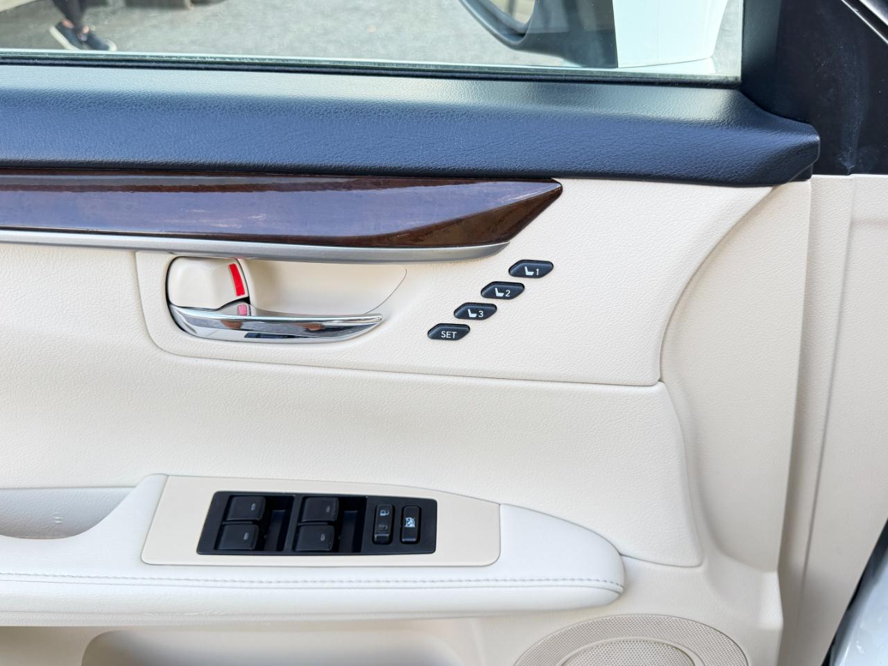 Lexus ES 350 4dr Sdn 2015