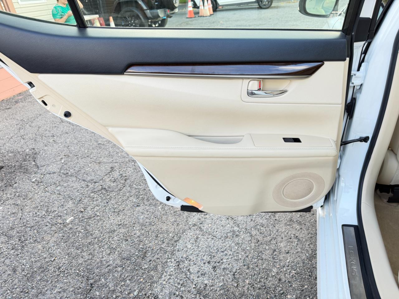 Lexus ES 350 4dr Sdn 2015