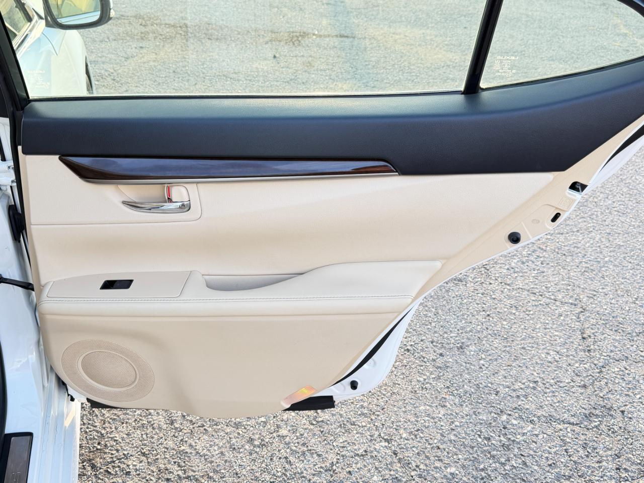 Lexus ES 350 4dr Sdn 2015
